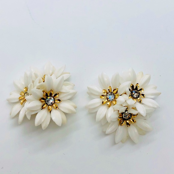ADORABLE Retro Mod Flower Earrings - Picture 1 of 7